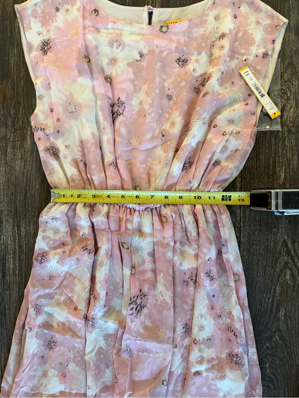Alice + Olivia •	sleeveless crew